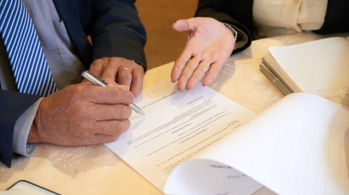Leitzinssatz erhöht: Auswirkungen für Arbeitgeber Leitzinssatz erhöht: Auswirkungen für Arbeitgeber